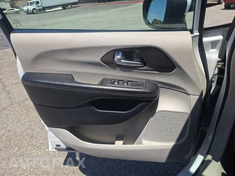2021 Chrysler Voyager LXi 121.6" WB - miniatura 9