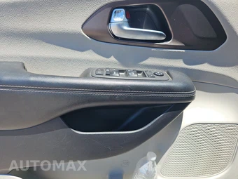 2021 Chrysler Voyager LXi 121.6" WB - miniatura 9