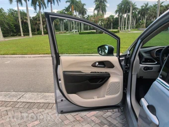 2021 Chrysler Voyager LXi 121.6" WB - miniatura 23