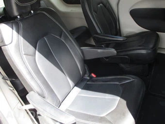2021 Chrysler Voyager LXi 121.6" WB - miniatura 16
