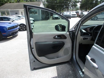 2021 Chrysler Voyager LXi 121.6" WB - miniatura 19