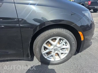 2021 Chrysler Voyager LXi 121.6" WB - miniatura 9
