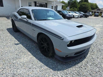 2021 Dodge Challenger R/T – miniatura 4