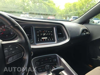 2021 Dodge Challenger SXT – miniatura 10
