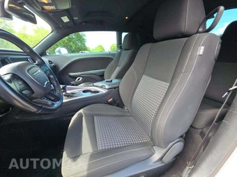 2021 Dodge Challenger SXT – miniatura 6