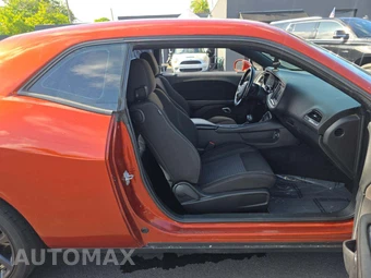 2021 Dodge Challenger SXT – miniatura 15