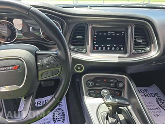 2021 Dodge Challenger SXT – miniatura 10