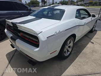 2021 Dodge Challenger SXT – miniatura 3