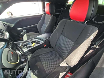 2021 Dodge Challenger SXT – miniatura 6