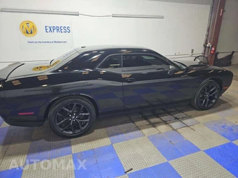 2021 Dodge Challenger SXT - miniatura 4