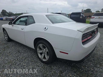 2021 Dodge Challenger SXT - miniatura 2