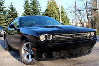 2021 Dodge Challenger SXT - miniatura 2