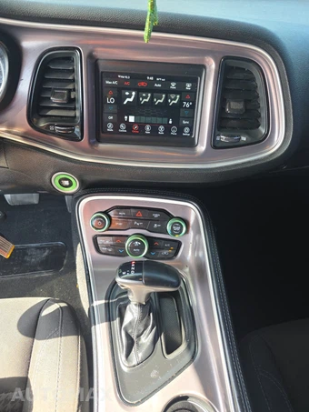 2021 Dodge Challenger SXT – miniatura 17