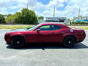 2021 Dodge Challenger SXT - miniatura 4