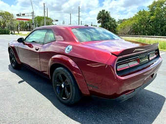 2021 Dodge Challenger SXT - miniatura 5