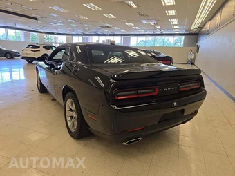 2021 Dodge Challenger SXT – miniatura 2