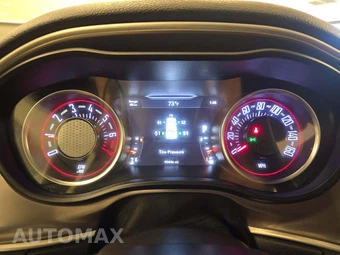 2021 Dodge Challenger SXT – miniatura 9