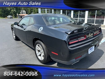 2021 Dodge Challenger SXT - miniatura 3