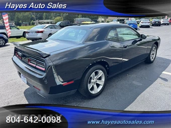 2021 Dodge Challenger SXT - miniatura 5