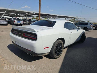 2021 Dodge Challenger SXT - miniatura 3