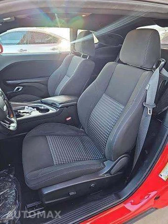 2021 Dodge Challenger SXT – miniatura 6