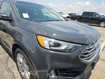 2021 Ford Edge Titanium – miniatura 3