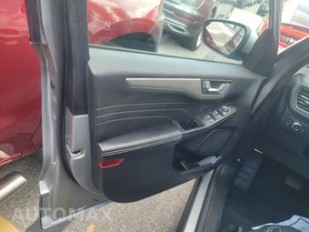 2021 Ford Escape Hybrid SEL – miniatura 9