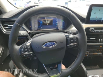 2021 Ford Escape Hybrid Titanium – miniatura 10