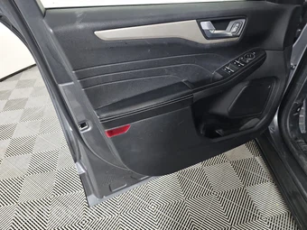 2021 Ford Escape SE – miniatura 9