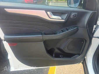 2021 Ford Escape SEL – miniatura 9