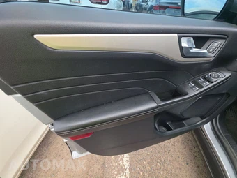2021 Ford Escape SEL – miniatura 9