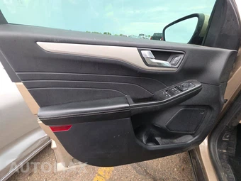 2021 Ford Escape SEL – miniatura 9