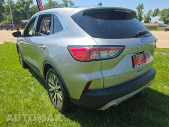 2021 Ford Escape Titanium – miniatura 2