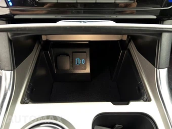 2021 Ford Explorer Limited - miniatura 16