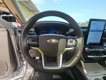 2021 Ford Explorer Platinum - miniatura 10