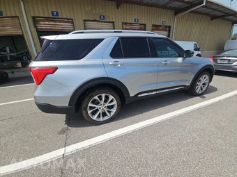 2021 Ford Explorer Platinum - miniatura 4