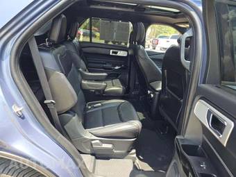 2021 Ford Explorer ST - miniatura 14