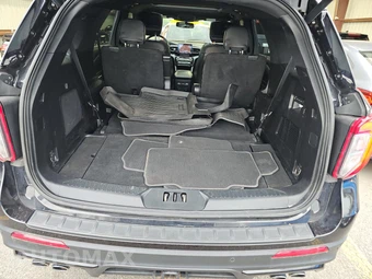 2021 Ford Explorer ST – miniatura 17
