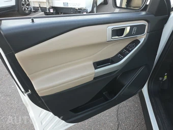 2021 Ford Explorer XLT – miniatura 9