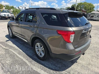 2021 Ford Explorer XLT - miniatura 2