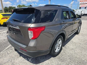 2021 Ford Explorer XLT - miniatura 3