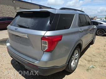 2021 Ford Explorer XLT – miniatura 3