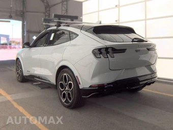 2021 Ford Mustang Mach-E GT - miniatura 6