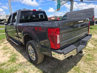 2021 Ford Super Duty F-250 Lariat Crew Cab Medium Bed - miniatura 2