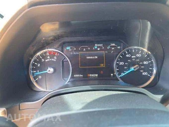 2021 Ford Super Duty F-250 Lariat Crew Cab Medium Bed - miniatura 9