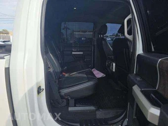 2021 Ford Super Duty F-250 Lariat Crew Cab Medium Bed - miniatura 16