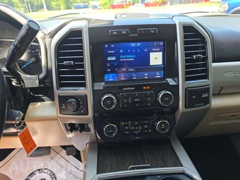 2021 Ford Super Duty F-250 Lariat Crew Cab Medium Bed - miniatura 10