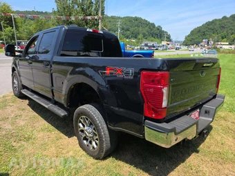 2021 Ford Super Duty F-250 Lariat Crew Cab Medium Bed - miniatura 2