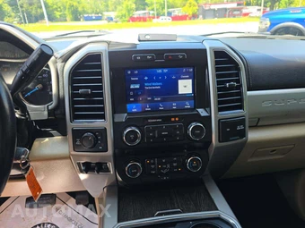 2021 Ford Super Duty F-250 Lariat Crew Cab Medium Bed - miniatura 9