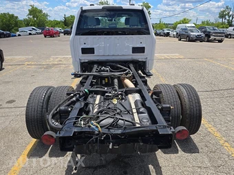 2021 Ford Super Duty F-350 Cab Chassis XL Extended Cab w/Rear Doors DRW - miniatura 16